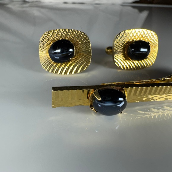 Taiwan Jewelry Gold Tone Black Cufflinks and‎ Tie Clip Set - Picture 14 of 16